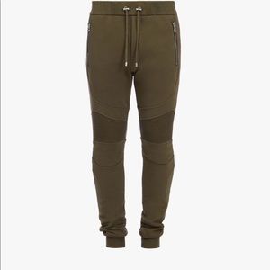 Meet your Posher, Larissa